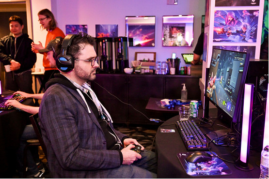 中國大陸研發新作《矩陣:零日危機》破圈GDC,線上線下掀起老外試玩熱潮 中國大陸研發新作《矩陣:零日危機》破圈GDC,線上線下掀起老外試玩熱潮