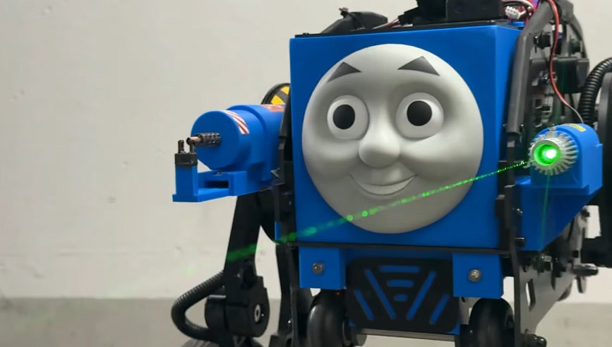 網友把湯瑪士改成地獄戰車!雷射炮和火焰噴射器齊聚 網友把湯瑪士改成地獄戰車!雷射炮和火焰噴射器齊聚