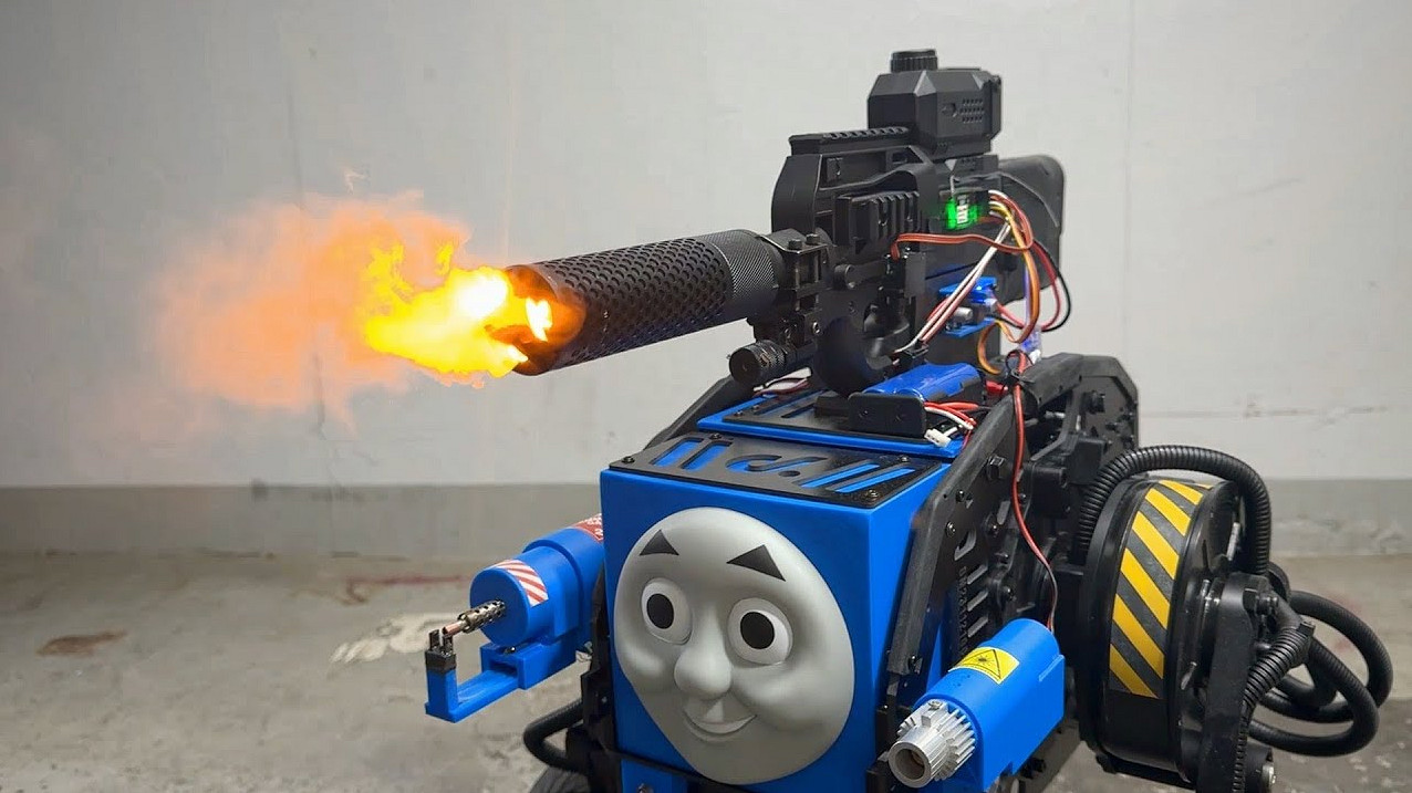網友把湯瑪士改成地獄戰車!雷射炮和火焰噴射器齊聚 網友把湯瑪士改成地獄戰車!雷射炮和火焰噴射器齊聚