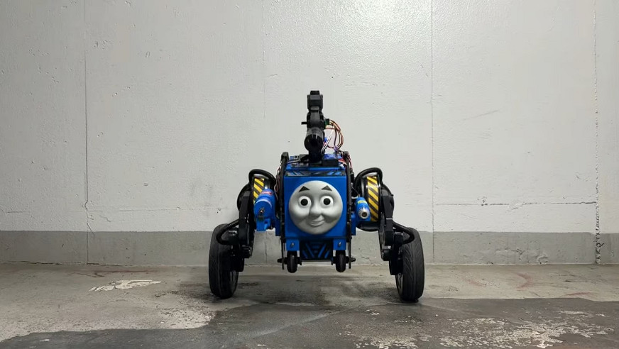 網友把湯瑪士改成地獄戰車!雷射炮和火焰噴射器齊聚 網友把湯瑪士改成地獄戰車!雷射炮和火焰噴射器齊聚