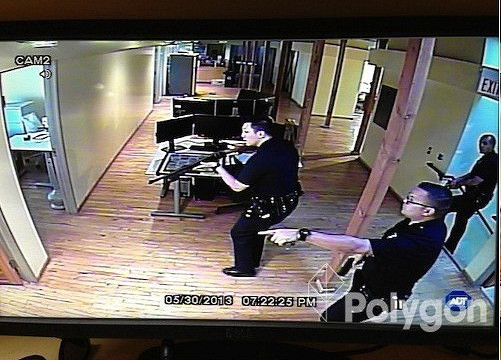 美警察與幽靈對峙 《現代戰爭2》全尺寸人像遭誤會