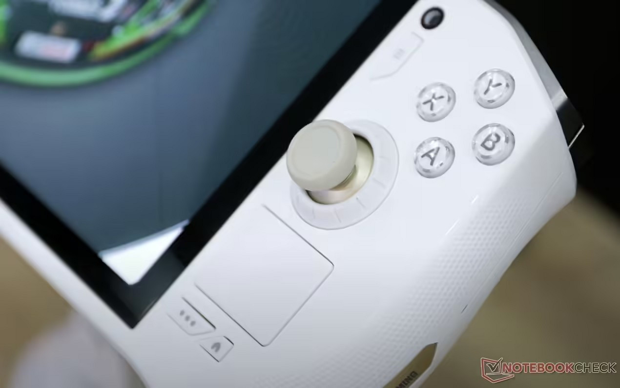 索泰展示第二代Zone掌機：升級AI 9 HX 370處理器！