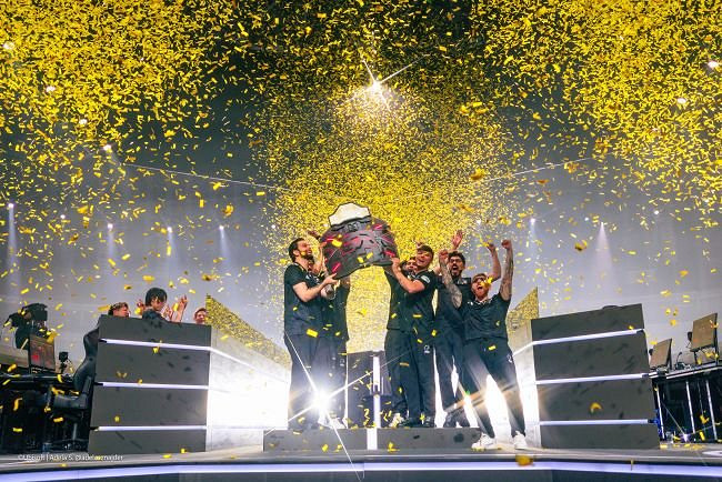 Furia戰隊加冕《虹彩六號Re：Load》2025錦標賽全球冠軍