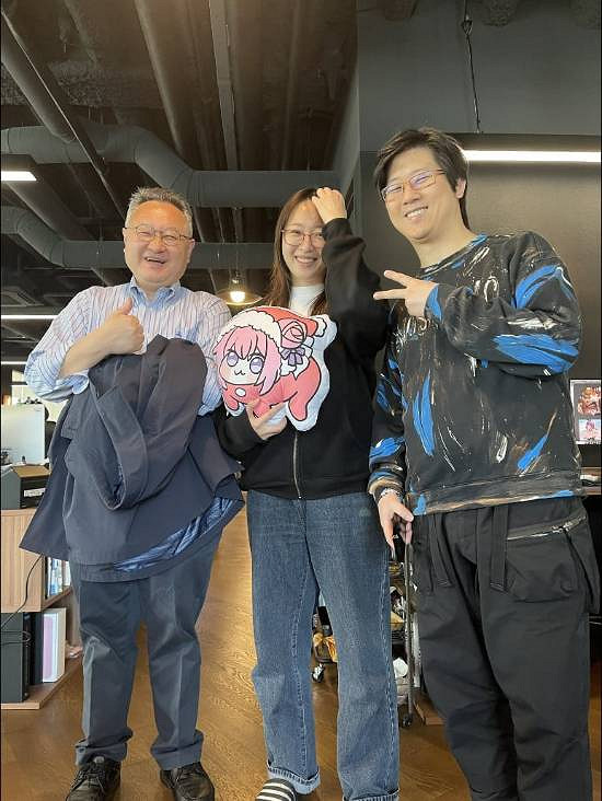 《劍星》製作人金亨泰攜愛妻兼美女畫師KKUEM抵滬! 《劍星》製作人金亨泰攜愛妻兼美女畫師KKUEM抵滬!