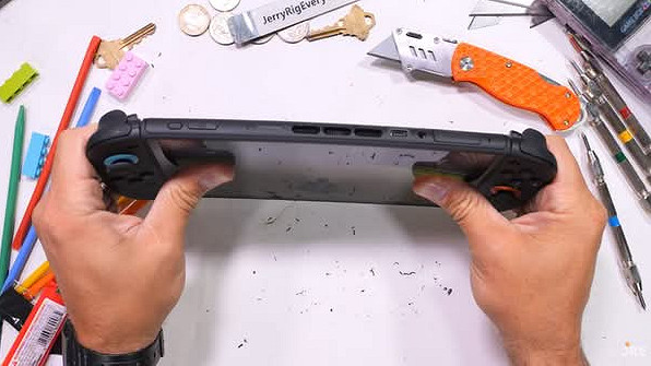 跟諾基亞合作了?Switch2品質測試:刀割火燒仍能運作 跟諾基亞合作了?Switch2品質測試:刀割火燒仍能運作