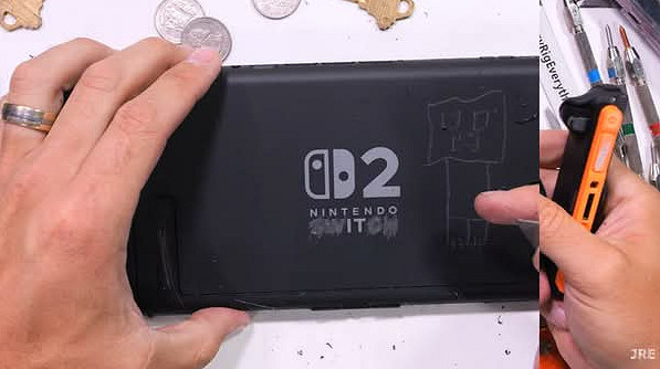 跟諾基亞合作了?Switch2品質測試:刀割火燒仍能運作 跟諾基亞合作了?Switch2品質測試:刀割火燒仍能運作
