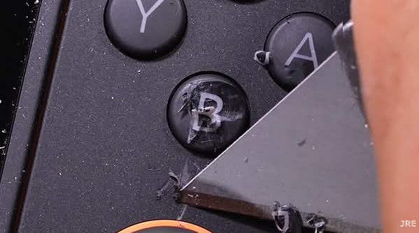 跟諾基亞合作了?Switch2品質測試:刀割火燒仍能運作 跟諾基亞合作了?Switch2品質測試:刀割火燒仍能運作