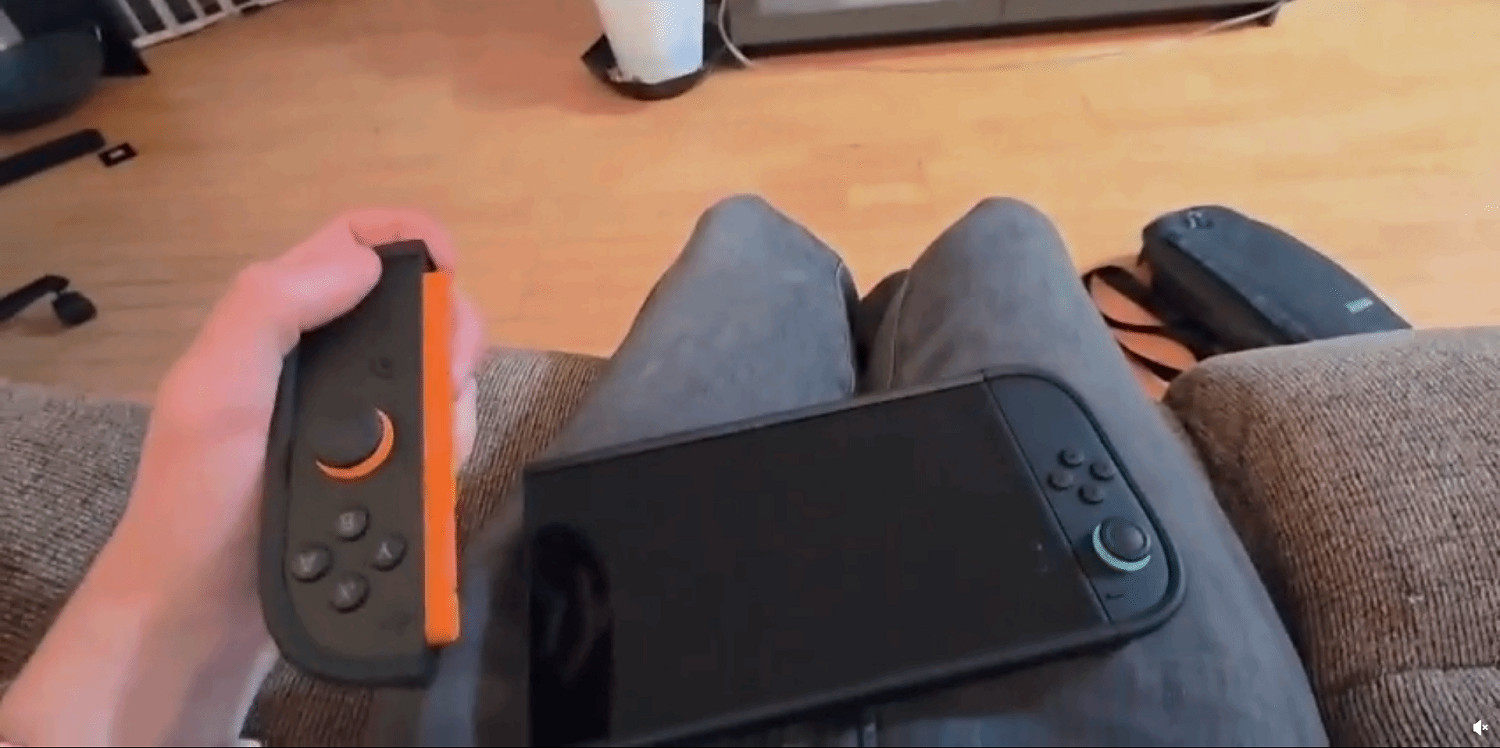 NS2用保護殼後手把一碰就掉！商家甩鍋玩家姿勢不對！