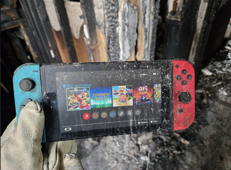 超越《博人傳》的不可燃物!Switch被火燒竟然還能玩 超越《博人傳》的不可燃物!Switch被火燒竟然還能玩