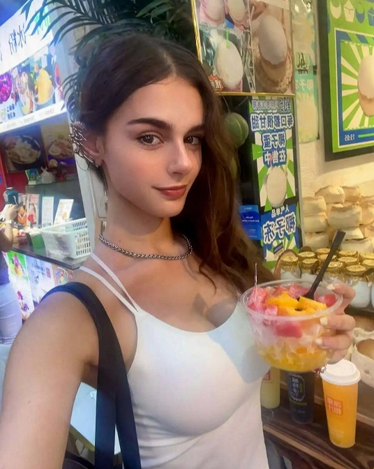 模特Roya擔任《惡靈古堡9》可玩角色臉模！明年將發售