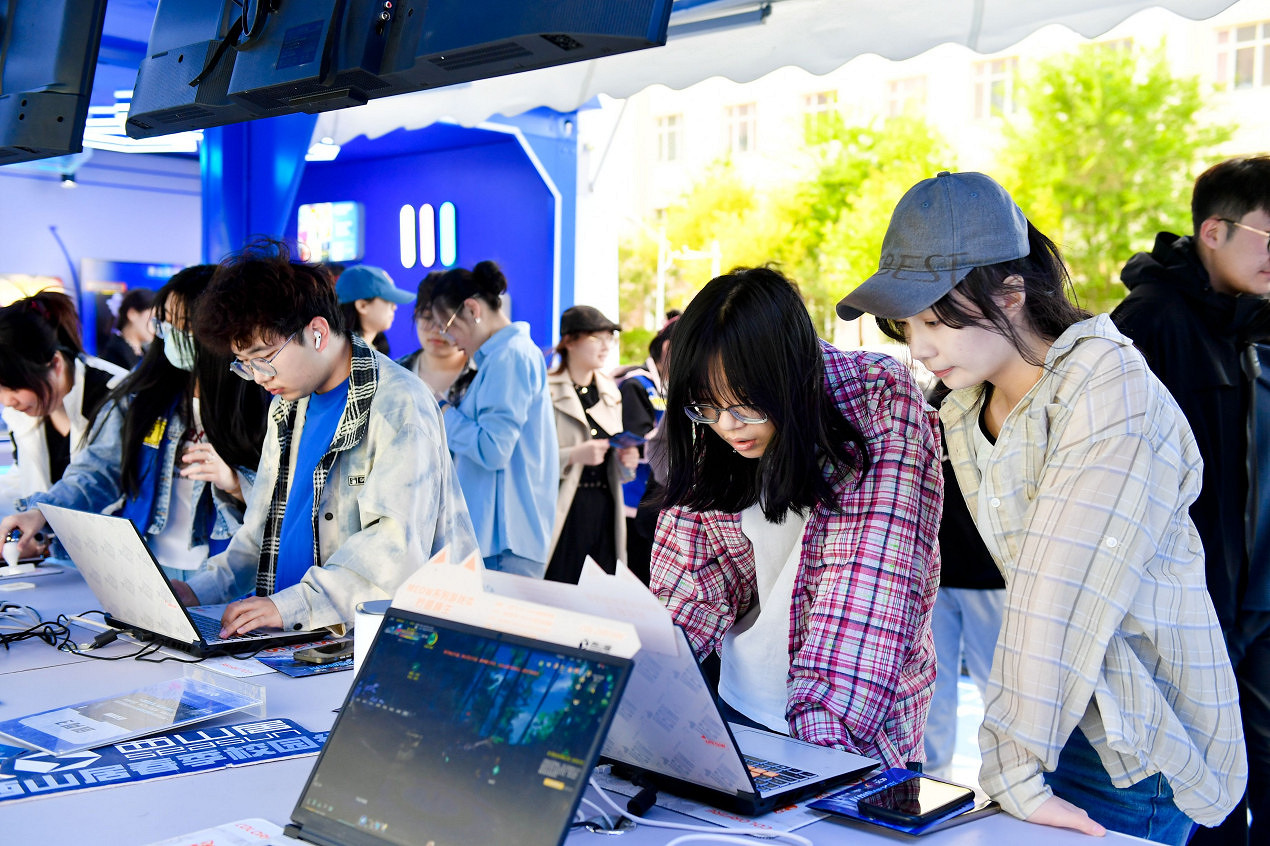 突破次元,打造社交新場景!西山居2025春季校園行嘉年華圓滿結束 突破次元,打造社交新場景!西山居2025春季校園行嘉年華圓滿結束