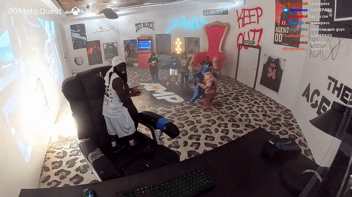 次元穿越?主播玩《最後一戰》出大事：斯巴達戰士破牆而出