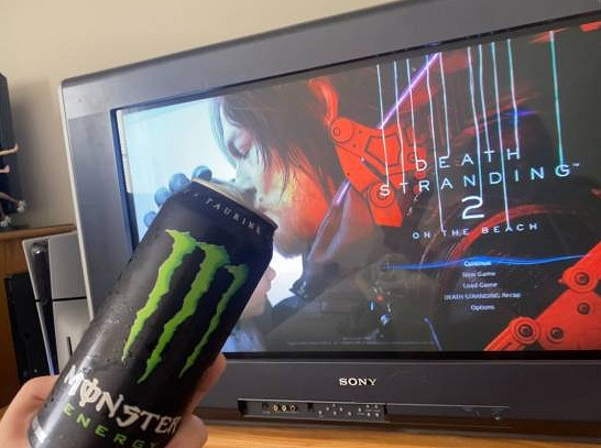 玩家分享復古“大頭”電視玩《死亡擱淺2》 效果引熱議