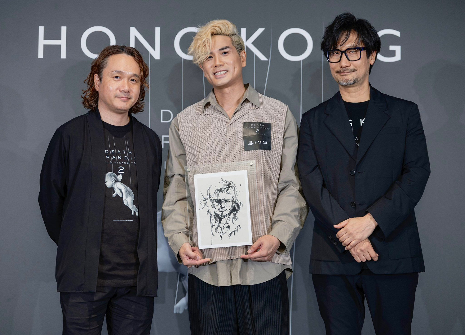 《死亡擱淺2》香港宣傳！小島秀夫分享與伍允龍合照