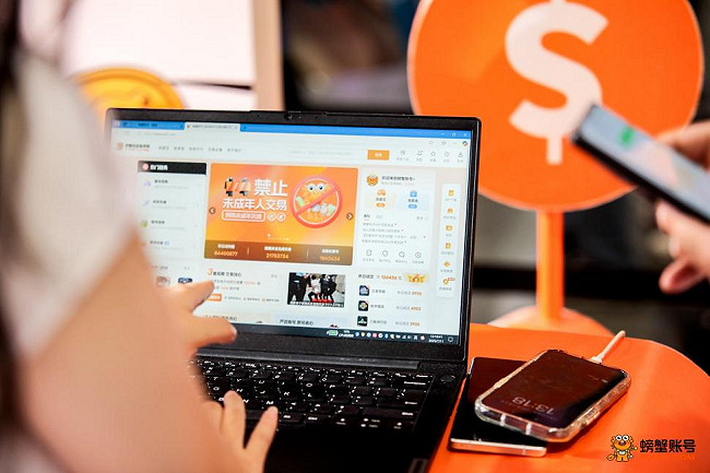 打卡谷子當鋪和熱門Coser貼貼!BW2025的逛展樂趣被螃蟹帳號承包了 打卡谷子當鋪和熱門Coser貼貼!BW2025的逛展樂趣被螃蟹帳號承包了