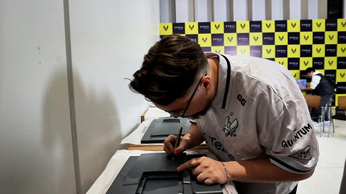 飛利浦EVNIA電競顯示器24M2N5200X，610Hz超高更新率鑄就[X超能力]！