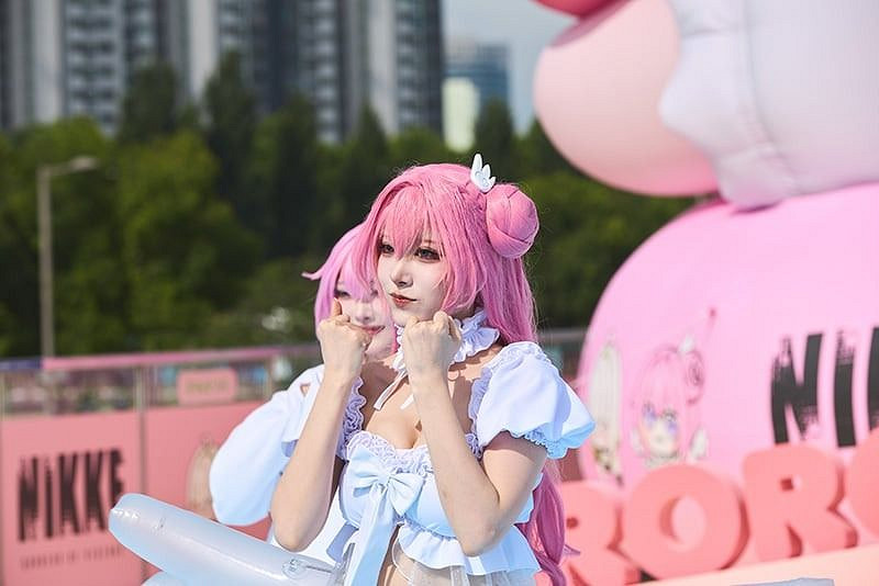 《勝利女神：妮姬》首爾場盛況 超巨大DORO登陸漢江