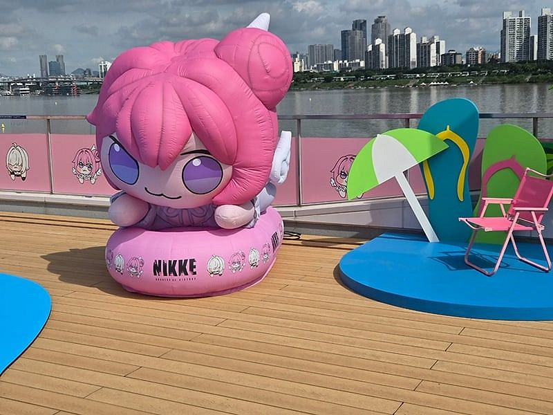 《勝利女神：妮姬》首爾場盛況 超巨大DORO登陸漢江