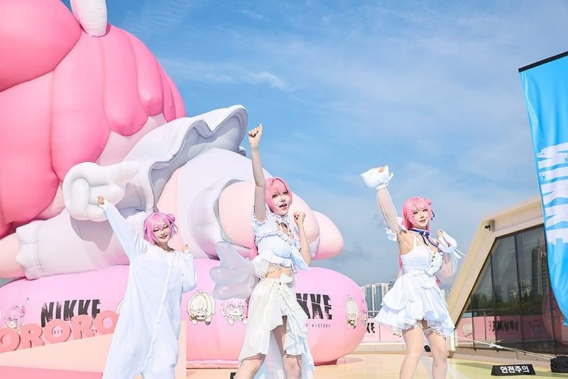 《勝利女神：妮姬》首爾場盛況 超巨大DORO登陸漢江