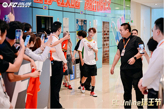 球王猛攻，綠茵爭鋒！韋世豪空降山城，《FC ONLINE》球王節全面開啟
