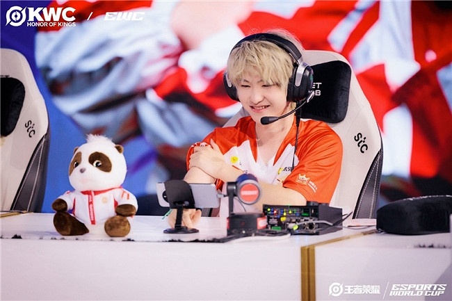 九號電動車助力AG超玩會勇奪EWC冠軍 定製車型成電競玩家新寵