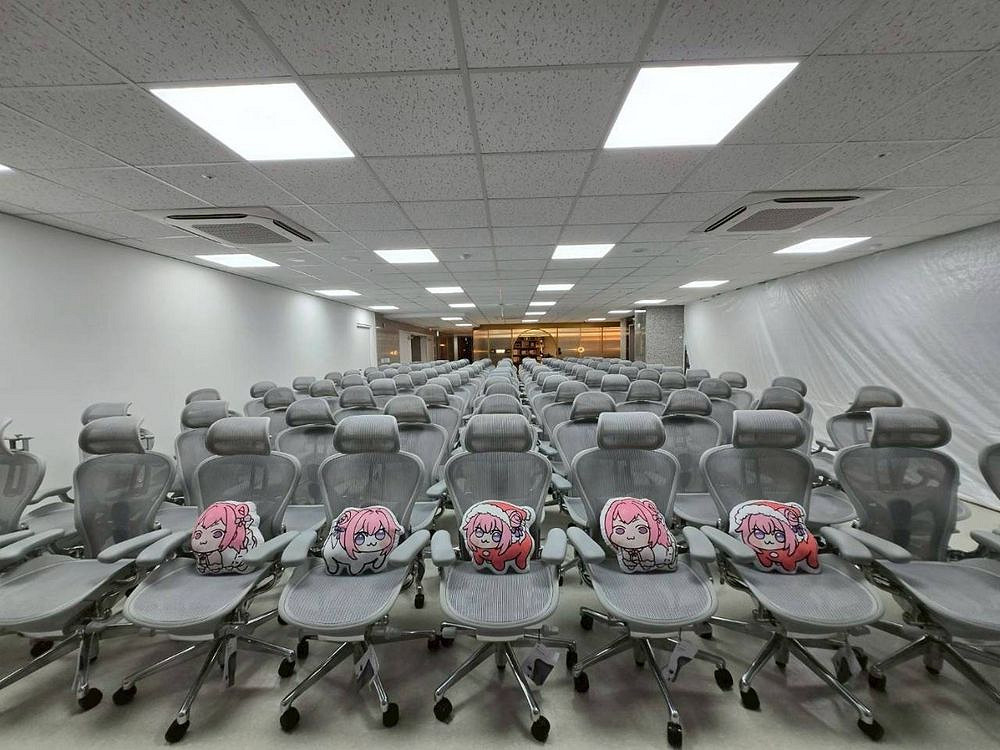 SHIFT UP為《勝利女神：妮姬》全體員工配發辦公椅