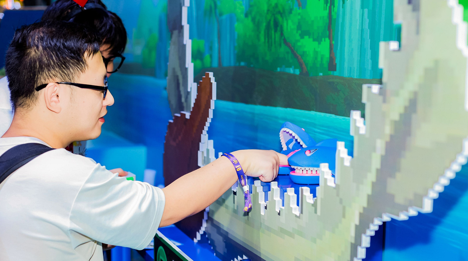 潛水員戴夫現身ChinaJoy,製作人黃載皓入駐微博 潛水員戴夫現身ChinaJoy,製作人黃載皓入駐微博