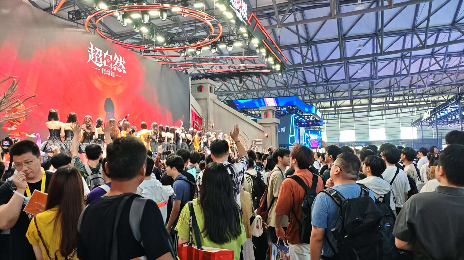 CJ25:《超自然行動組》舞台超火熱!小姐姐多到看不完 CJ25:《超自然行動組》舞台超火熱!小姐姐多到看不完