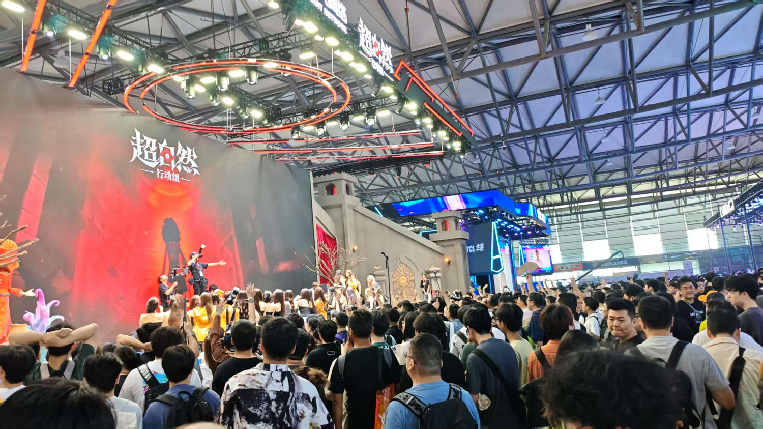 CJ25:《超自然行動組》舞台超火熱!小姐姐多到看不完 CJ25:《超自然行動組》舞台超火熱!小姐姐多到看不完