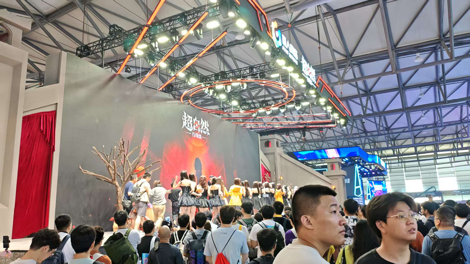 CJ25:《超自然行動組》舞台超火熱!小姐姐多到看不完 CJ25:《超自然行動組》舞台超火熱!小姐姐多到看不完