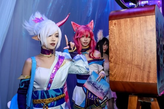 LOL生日會牌面,各女神COSER親臨現場! LOL生日會牌面,各女神COSER親臨現場!