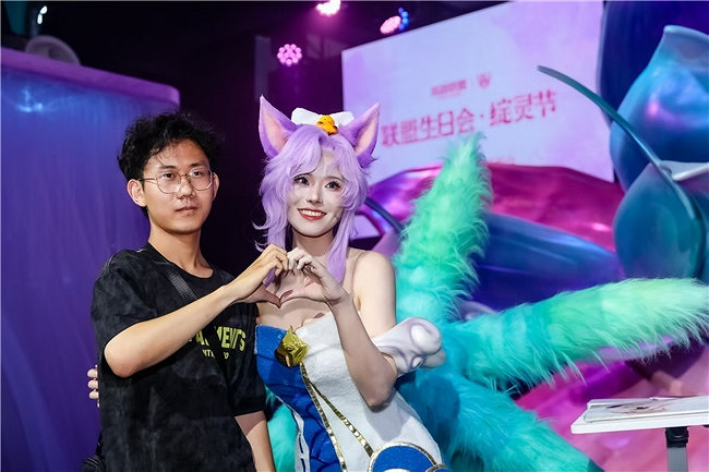 LOL生日會牌面,各女神COSER親臨現場! LOL生日會牌面,各女神COSER親臨現場!