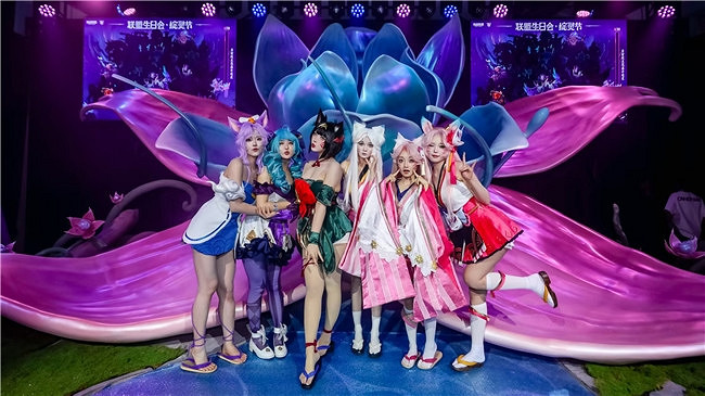 LOL生日會牌面,各女神COSER親臨現場! LOL生日會牌面,各女神COSER親臨現場!