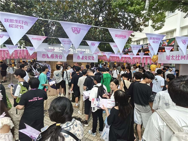 LOL生日會牌面,各女神COSER親臨現場! LOL生日會牌面,各女神COSER親臨現場!