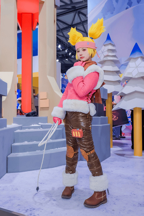 大白熊出沒！世紀華通《無盡冬日》展台打造夏日冰爽打卡點