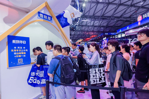 大白熊出沒！世紀華通《無盡冬日》展台打造夏日冰爽打卡點