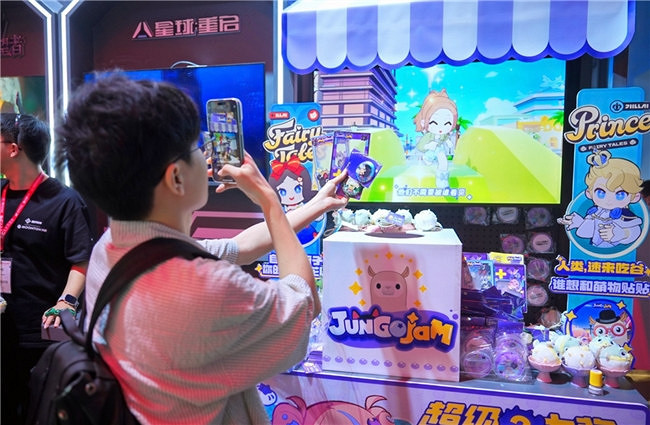 朝夕光年首次亮相ChinaJoy 攜多款新遊矩陣震撼登場 朝夕光年首次亮相ChinaJoy 攜多款新遊矩陣震撼登場