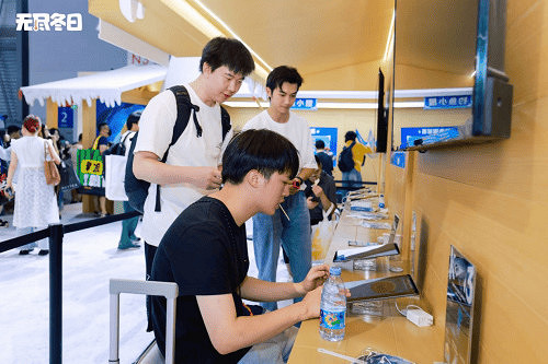 大白熊出沒！世紀華通《無盡冬日》展台打造夏日冰爽打卡點