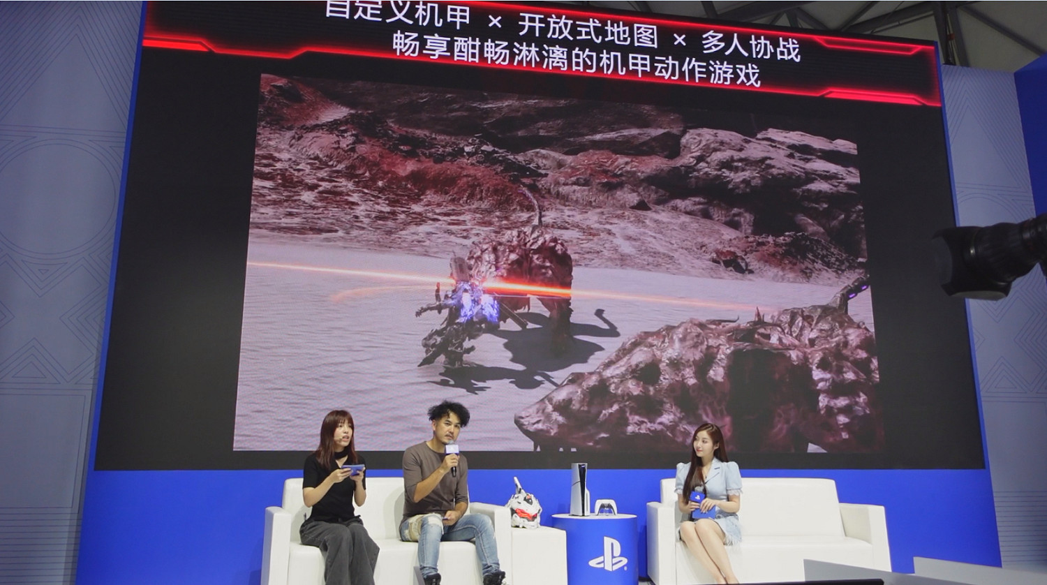 不是,真有遊戲製作人穿機甲上台演出? 不是,真有遊戲製作人穿機甲上台演出?