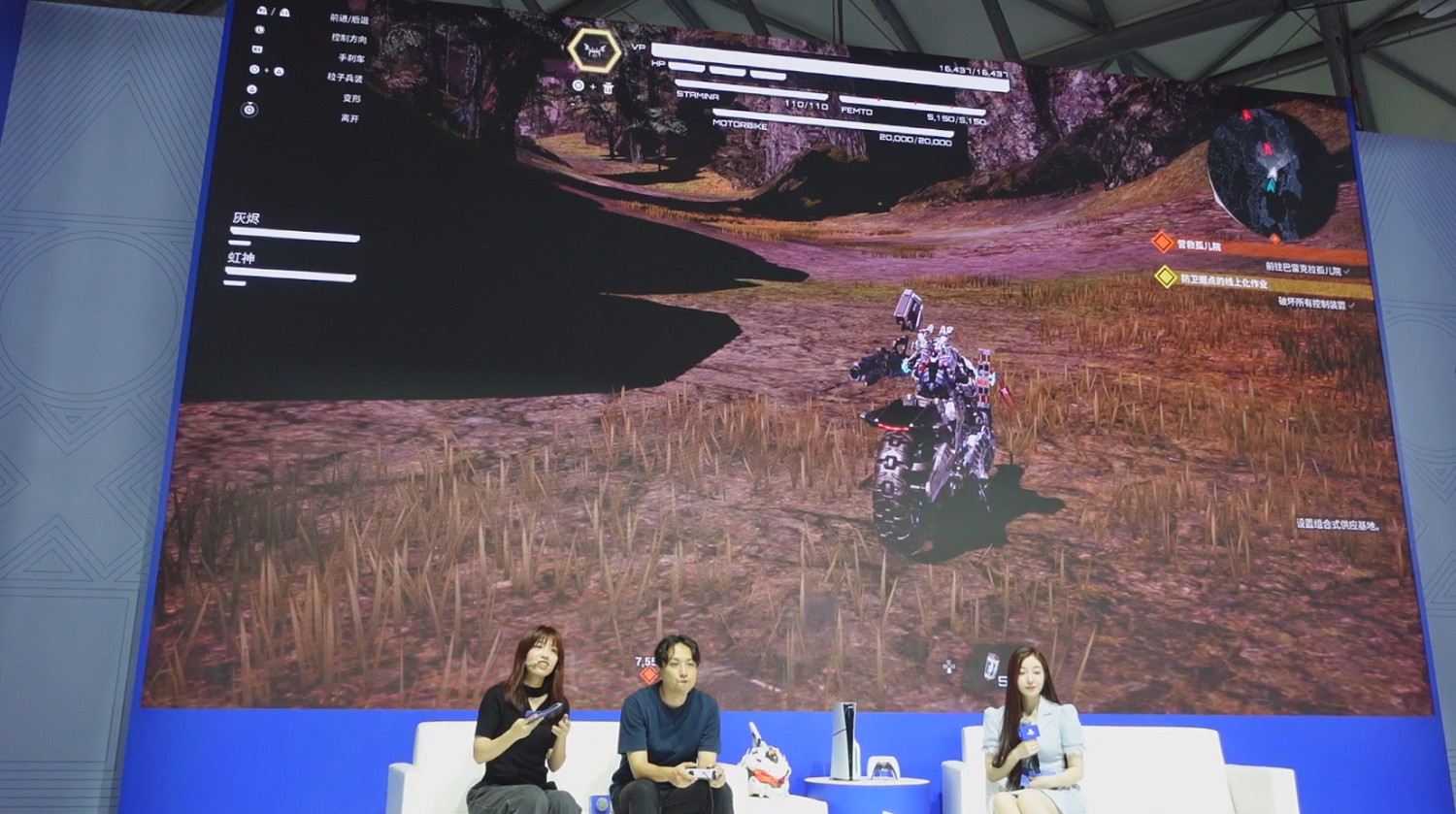 不是,真有遊戲製作人穿機甲上台演出? 不是,真有遊戲製作人穿機甲上台演出?