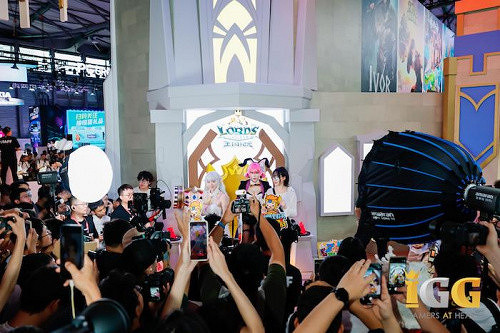 韓國人氣Coser閃耀展區,會玩梗的IGG承包了2025ChinaJoy玩家的所有尖叫 韓國人氣Coser閃耀展區,會玩梗的IGG承包了2025ChinaJoy玩家的所有尖叫