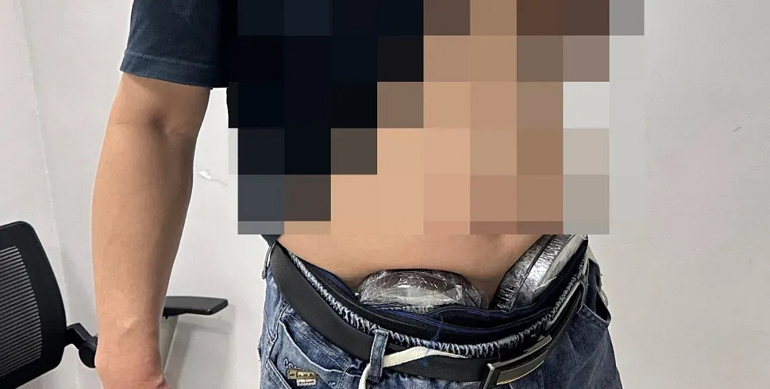 海關查獲走私大量《明末淵虛之羽》光碟:藏匿於衣物中 海關查獲走私大量《明末淵虛之羽》光碟:藏匿於衣物中