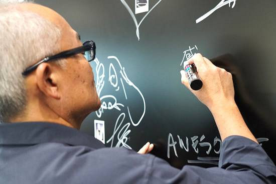 索尼CEO十時裕樹到訪小島工作室 與小島秀夫親密同框 索尼CEO十時裕樹到訪小島工作室 與小島秀夫親密同框