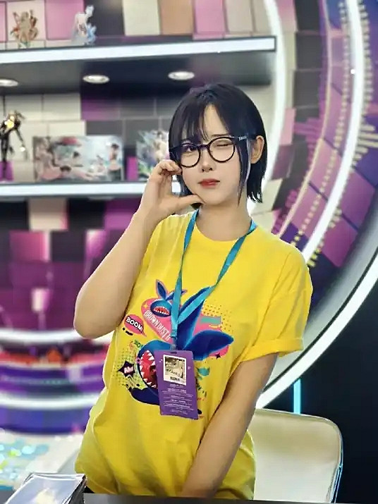 顏值身材雙線上!性感韓援Coser扮演《妮姬》小紅帽 顏值身材雙線上!性感韓援Coser扮演《妮姬》小紅帽