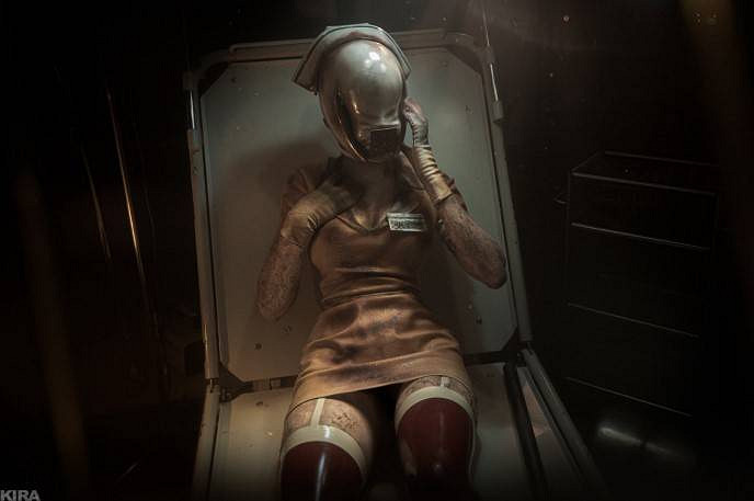 俄妹COS《潛龍諜影5》靜靜：金色皮膚實太還原了！