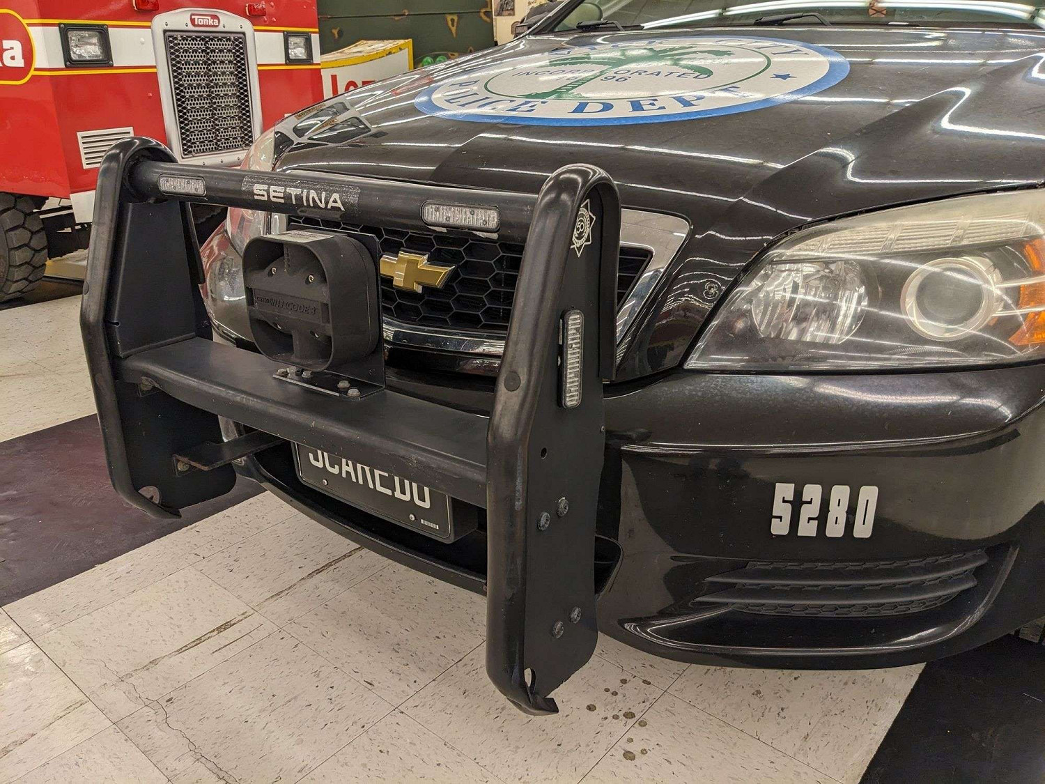 一輛警車上架拍賣平台：用於《GTA6》掃描 10美元起拍