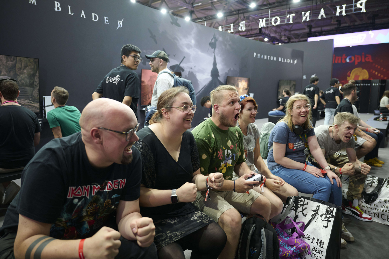 10分鐘停止排隊，500平米試玩區爆滿！《影之刃零》成科隆展最擁擠打卡地