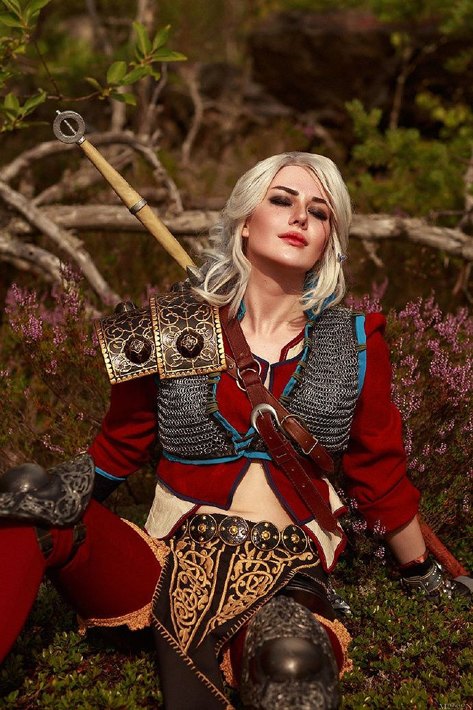 推主曬《巫師》希裡COS：還原度極高 身材簡直無敵！