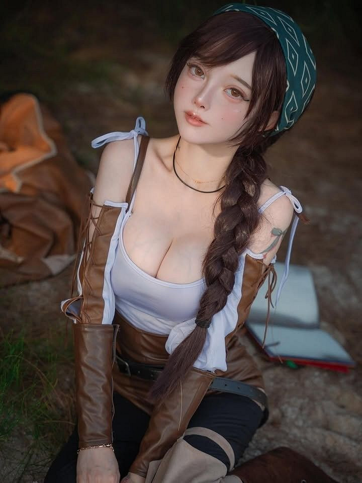 小姐姐COS《怪獵荒野》阿爾瑪:溫柔知性中盡顯性感 小姐姐COS《怪獵荒野》阿爾瑪:溫柔知性中盡顯性感