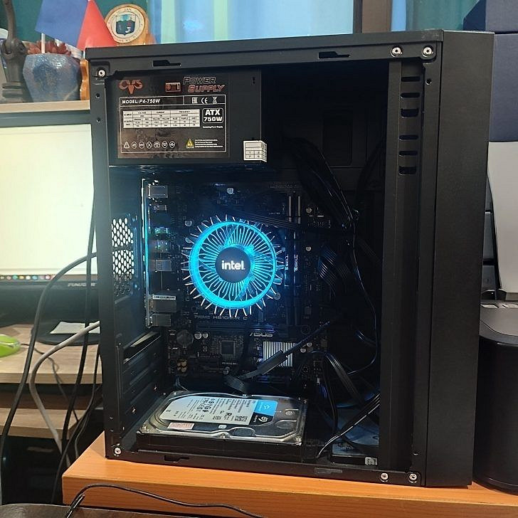 一人花124萬買一台電腦:連塊顯卡都沒有 最多幾千塊! 一人花124萬買一台電腦:連塊顯卡都沒有 最多幾千塊!